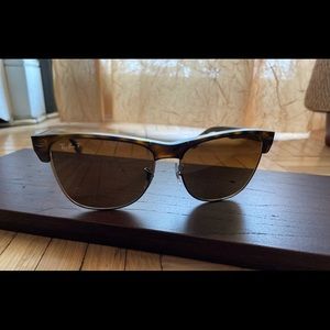 Brown polarized Ray Bans!